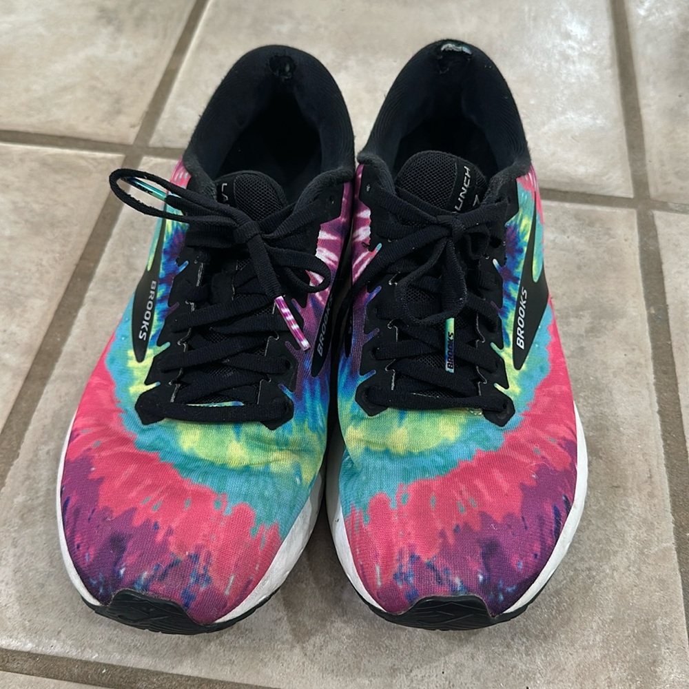 Women’s brooks